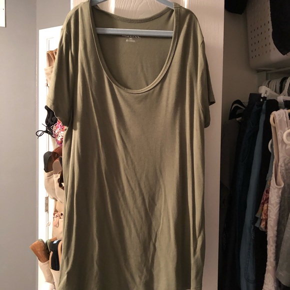 SOLD army green scoop neck tee - Picture 1 of 2